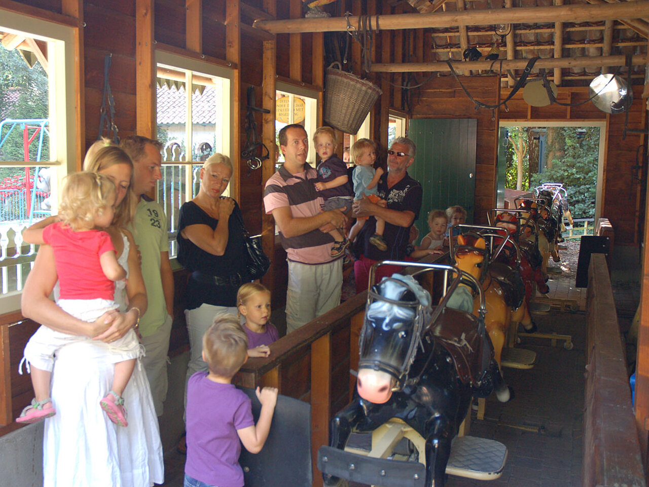 In de stal bij de paardjes